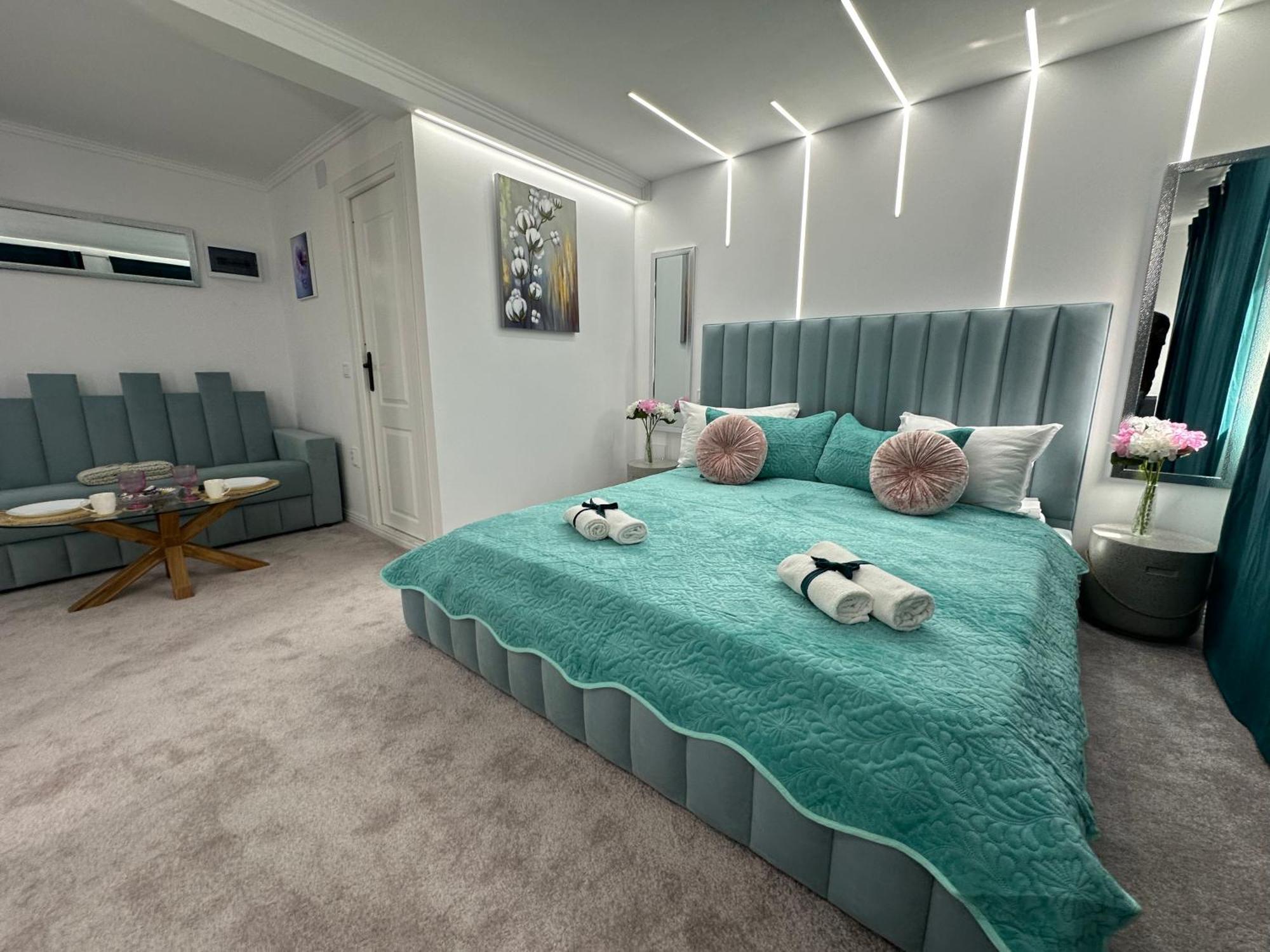 Elegant Escape Central Studio Craiova Exterior photo